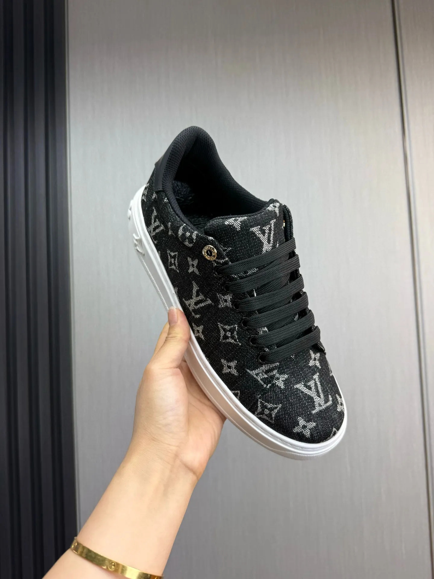 Factory price: 520💰LOUIS VUITTON [Louis VUITTON] The new trendy Lv is on the market🎁, casual and fashionable men's shoes👟The upper is made of imported original fabric + cowhide mesh lining, the original wear-resistant rubber outsole, the version is simple and elegant, exclusive for trendy men. Code number: 38-44, customized 45, 46